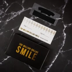 The Million Dollar Smile® - Teeth Whitening Strips - Crest Whitestrips -Tandenbleken - 28 Bleekstrips - 14 Behandelingen - Professionele Tandenbleek Strips - Tandenblekers - Wittere Tanden - Zonder Peroxide - Tanden Bleken - -Mondverzorgings Winkel 1200x1200 1100
