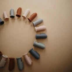 Mushie Finger Toothbrush Clay/Sand - Vingertandenborstel Baby - 2 Stuks Per Verpakking - Tandenborstel Siliconen -Mondverzorgings Winkel 1200x1200 740