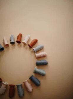 Mushie Finger Toothbrush Clay/Sand - Vingertandenborstel Baby - 2 Stuks Per Verpakking - Tandenborstel Siliconen -Mondverzorgings Winkel 885x1200 2